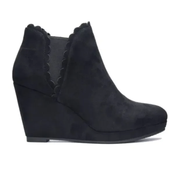 CHINESE LAUNDRY VANGO SUEDE WOMENS WEDGE BOOTIE - Picture 2 of 13